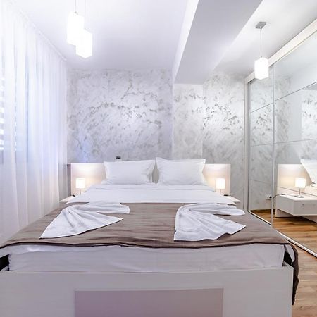 Mikras Luxury Apartment ซินายา ภายนอก รูปภาพ