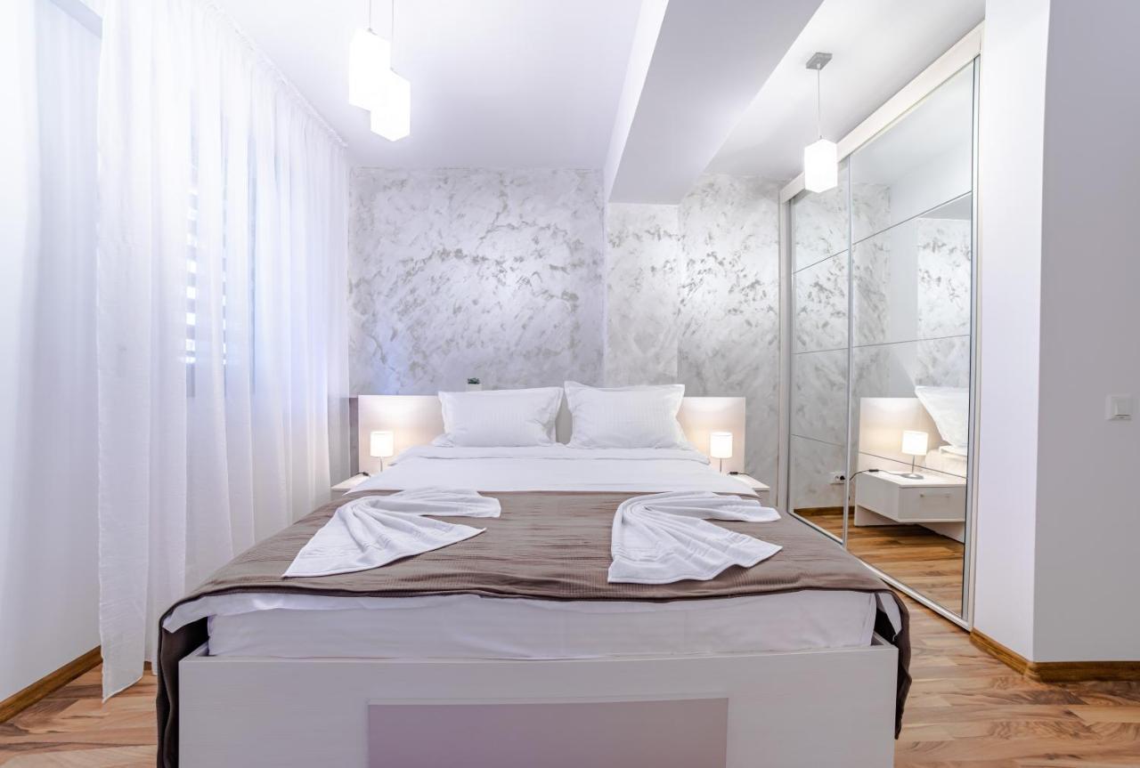 Mikras Luxury Apartment ซินายา ภายนอก รูปภาพ