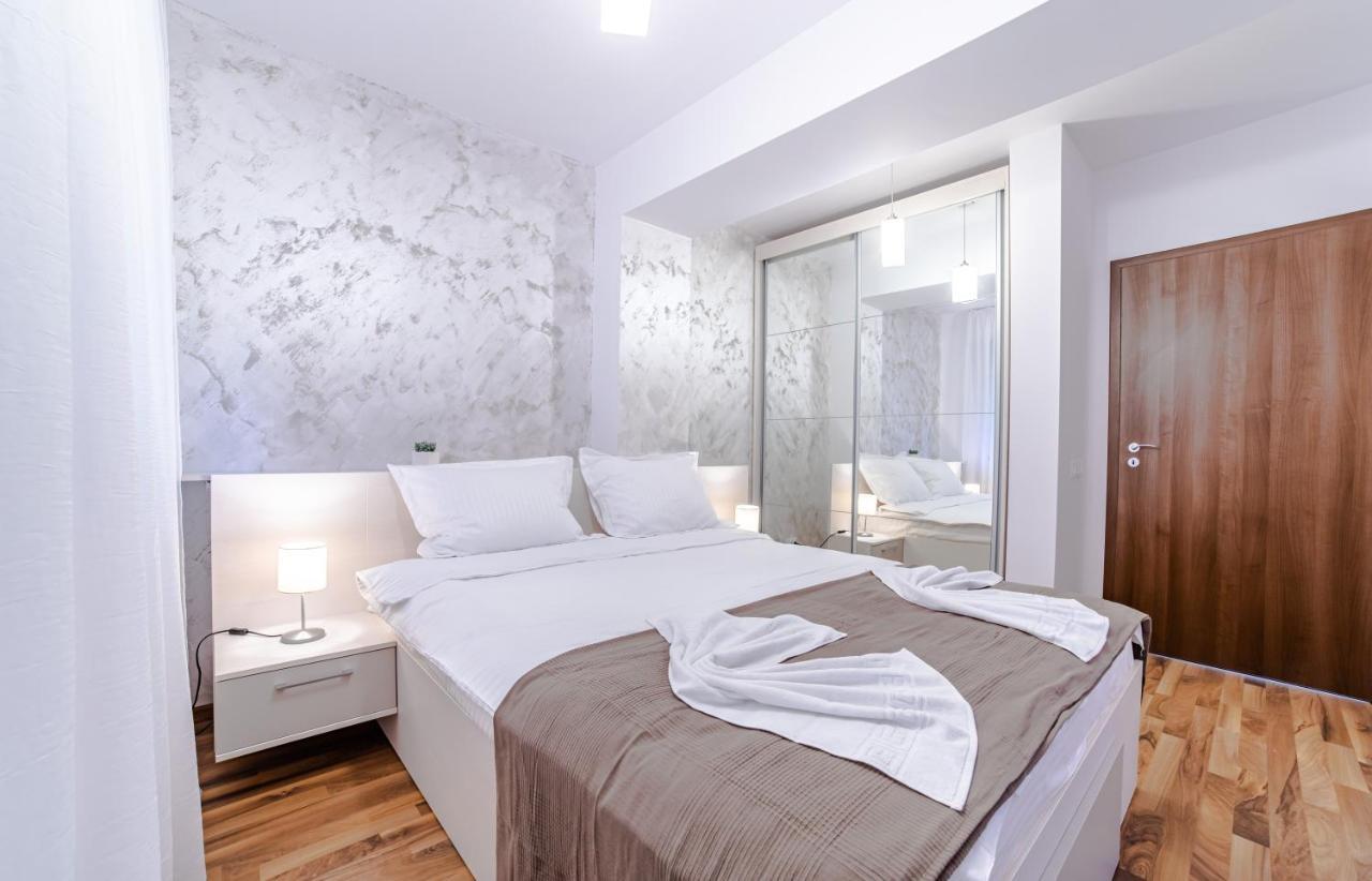 Mikras Luxury Apartment ซินายา ภายนอก รูปภาพ