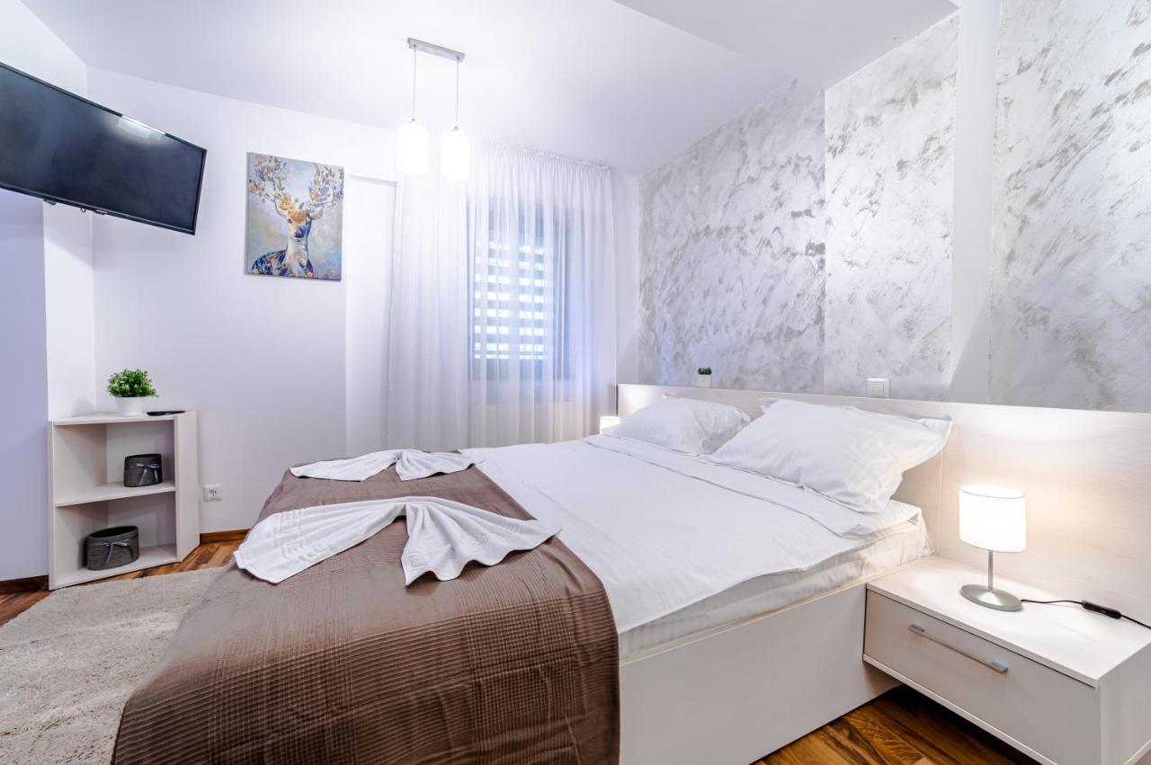 Mikras Luxury Apartment ซินายา ภายนอก รูปภาพ
