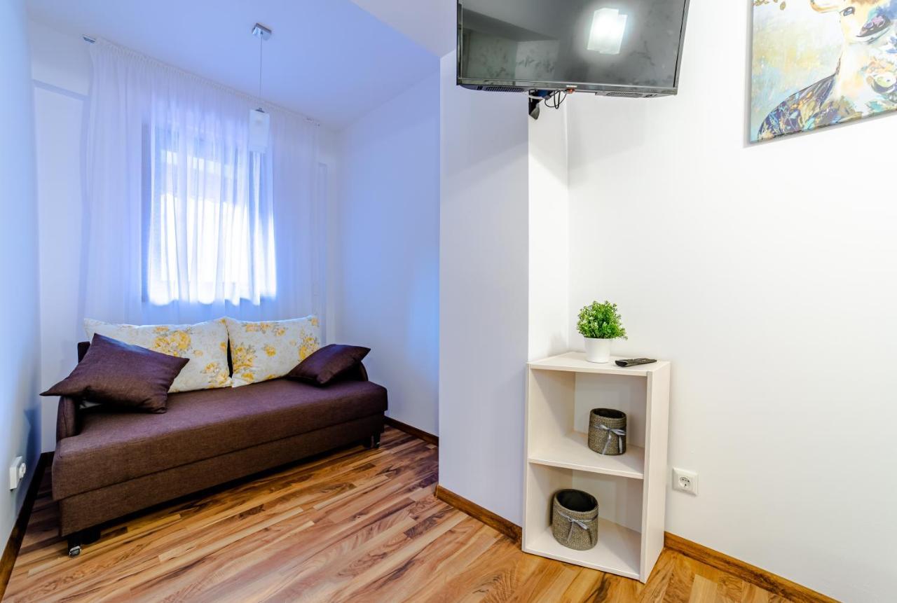 Mikras Luxury Apartment ซินายา ภายนอก รูปภาพ