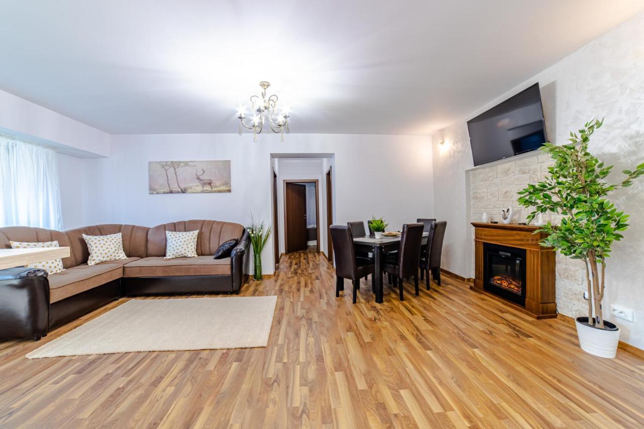 Mikras Luxury Apartment ซินายา ภายนอก รูปภาพ